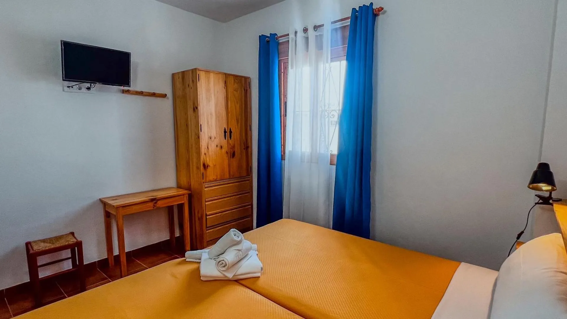 La Tortuga Lodging Rooms Tarifa 0*,  Spain