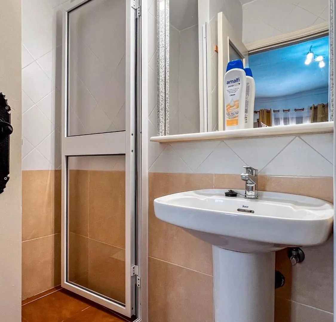 La Tortuga Lodging Rooms Tarifa 0*,  Spagna