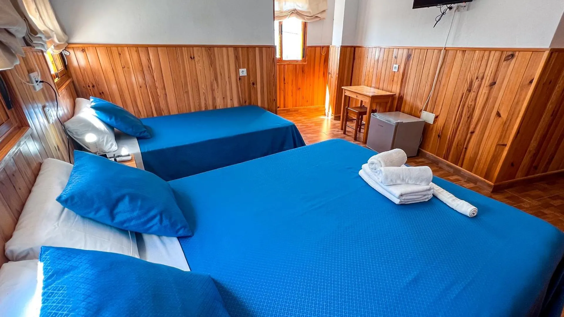 La Tortuga Lodging Rooms Tarifa 0*,  Spain